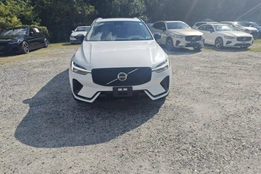 2024 Volvo XC60 Recharge Hybrid Ultimate photo 1