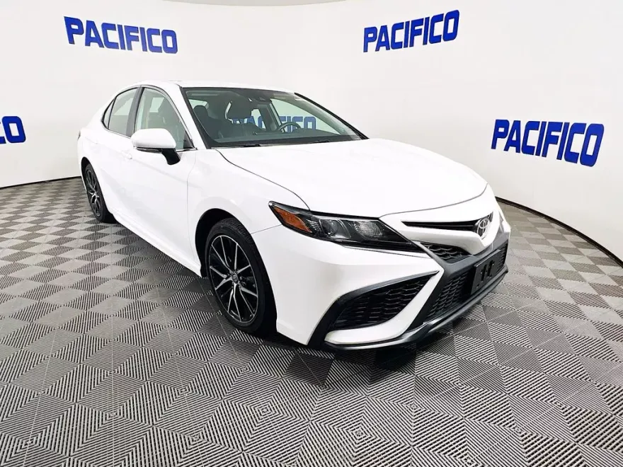 2024 Toyota Camry SE photo 1