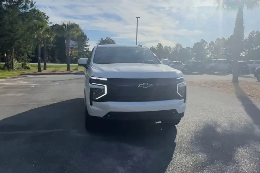 2025 Chevrolet Suburban RST photo 1