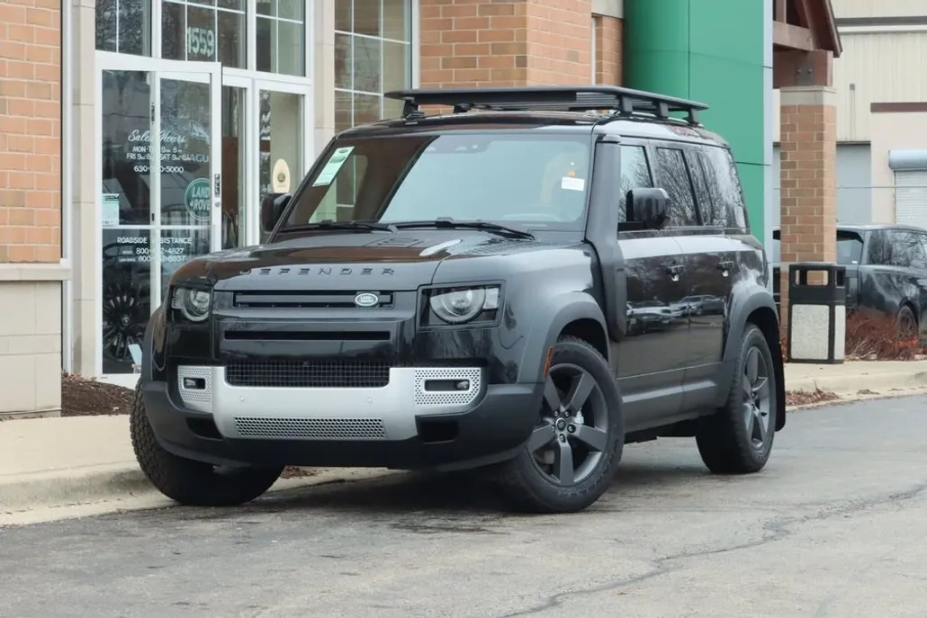 2025 Land Rover Defender 110 S photo 1