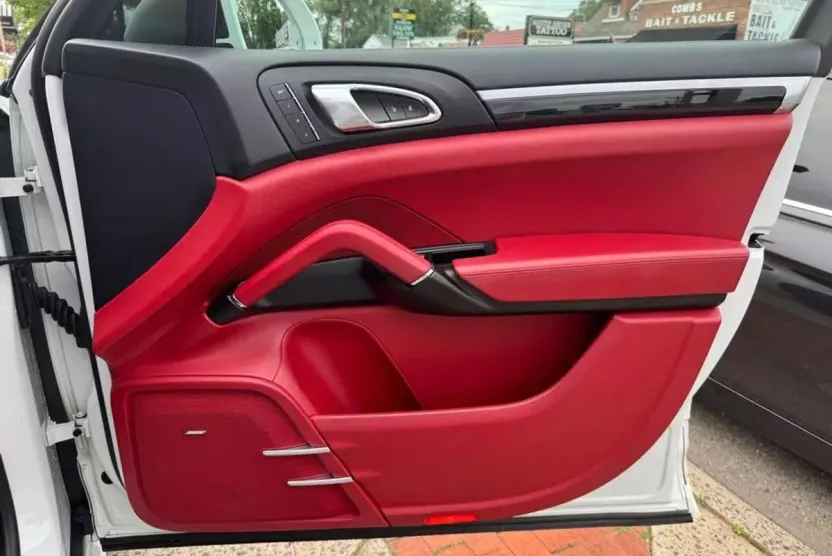 2016 Porsche Cayenne GTS photo 1