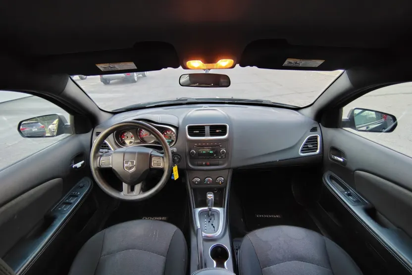 2013 Dodge Avenger SE photo 1