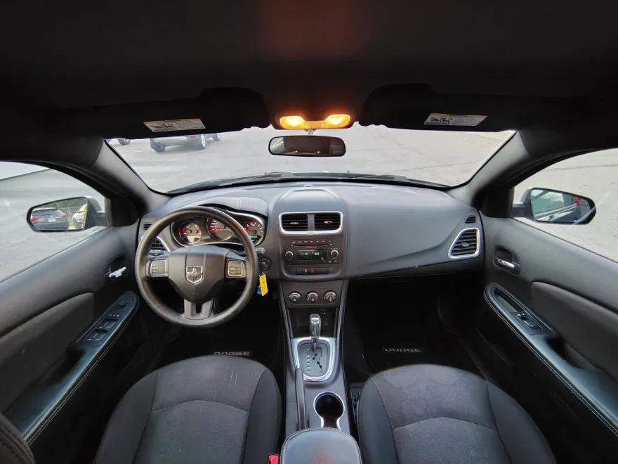 2013 Dodge Avenger SE photo 1