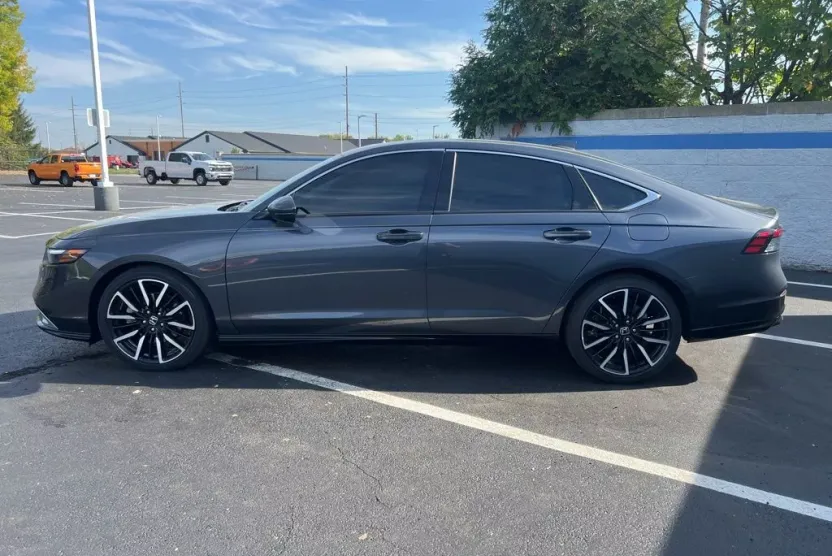 2023 Honda Accord Touring photo 1
