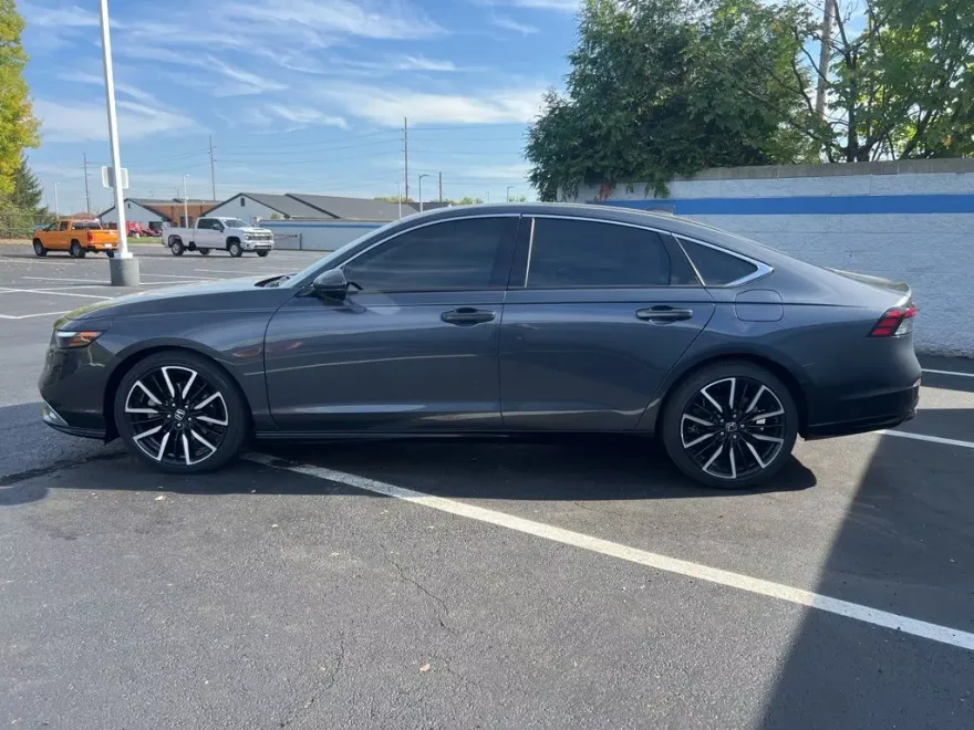 2023 Honda Accord Touring photo 1