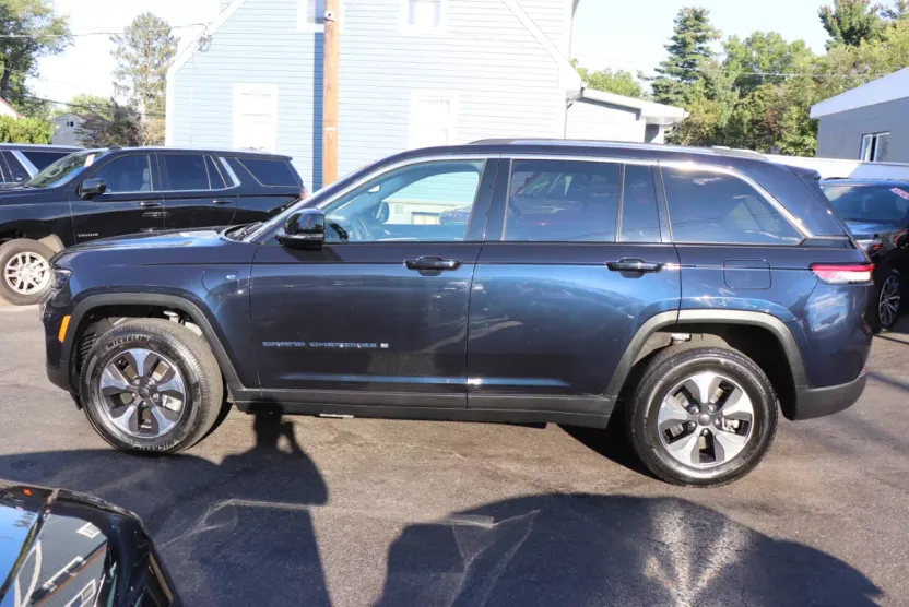 2024 Jeep Cherokee Limited 4xe photo 1