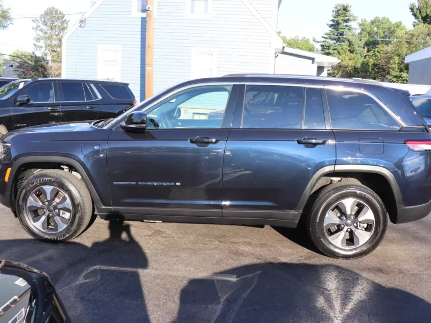 2024 Jeep Cherokee Limited 4xe photo 1