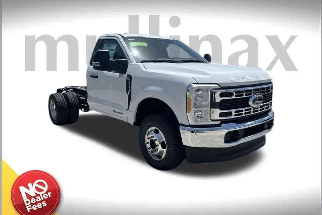 2023 Ford F-350 Lightning Platinum photo 1
