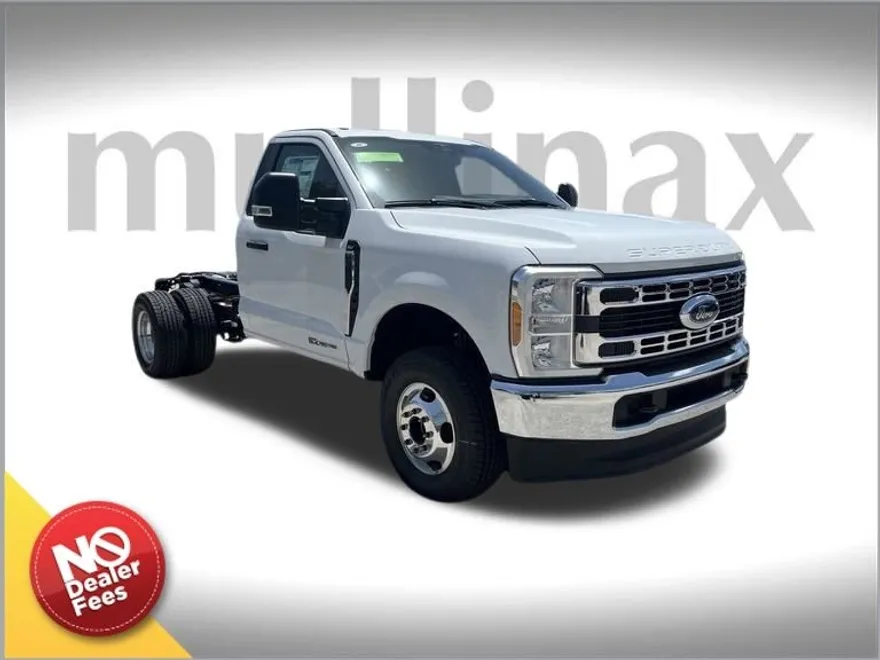 2023 Ford F-350 Lightning Platinum photo 1
