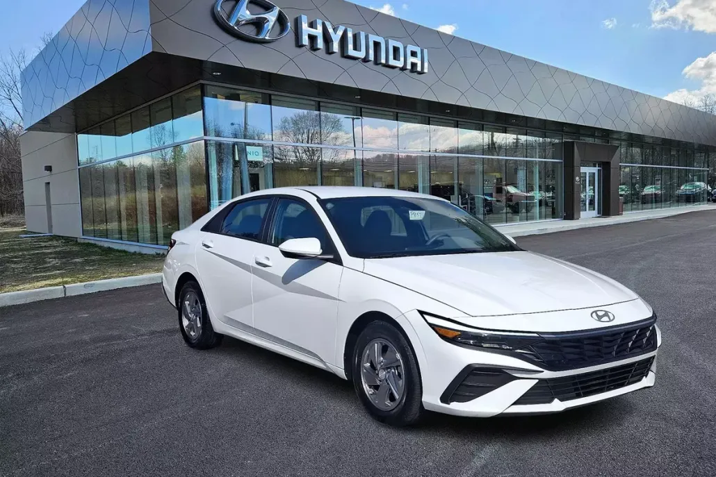 2024 Hyundai Elantra SE photo 1