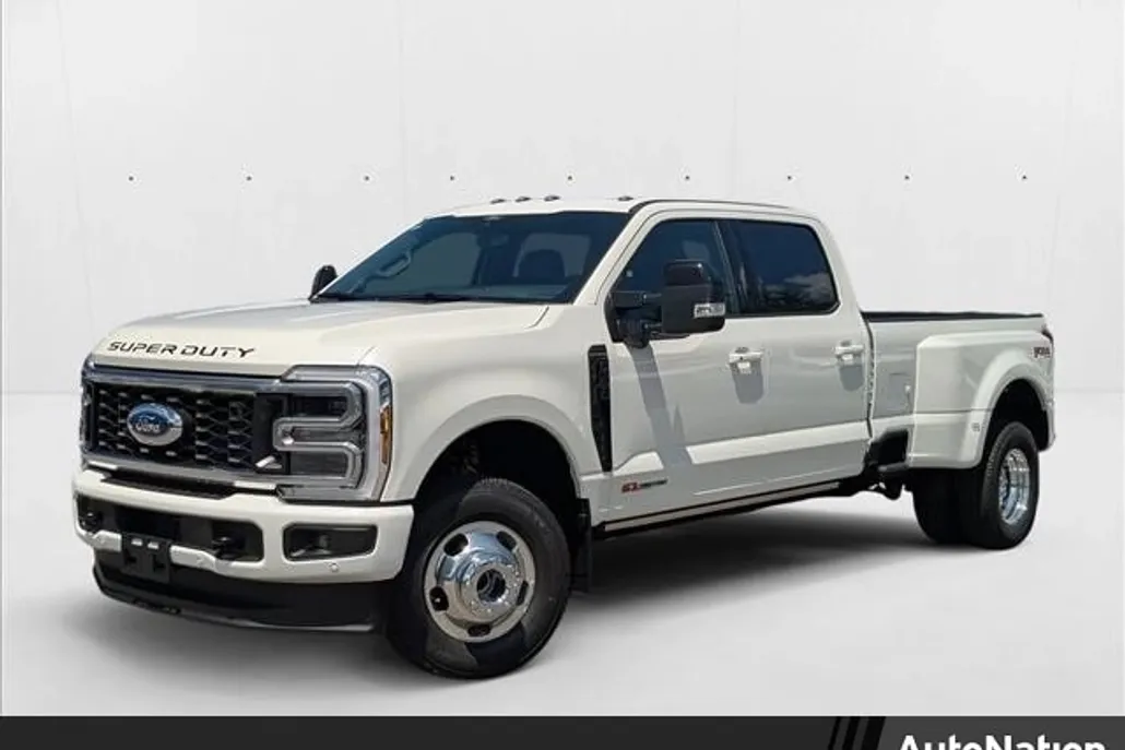 2025 Ford F-350 Platinum photo 1