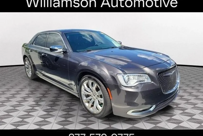 2018 Chrysler 300 Limited photo 1