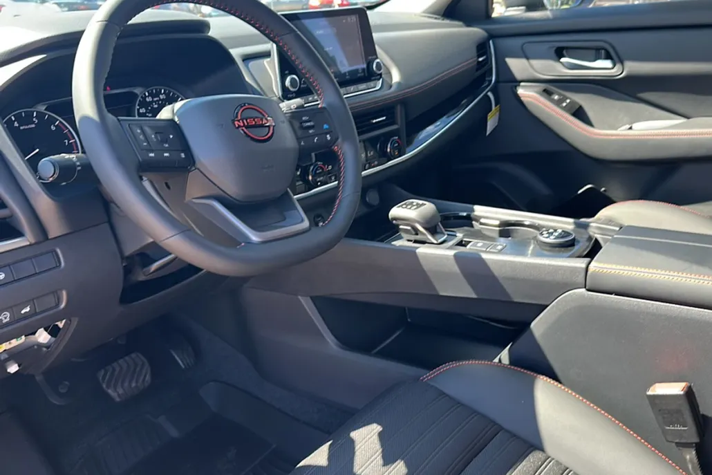 2026 Nissan Rogue SV photo 1