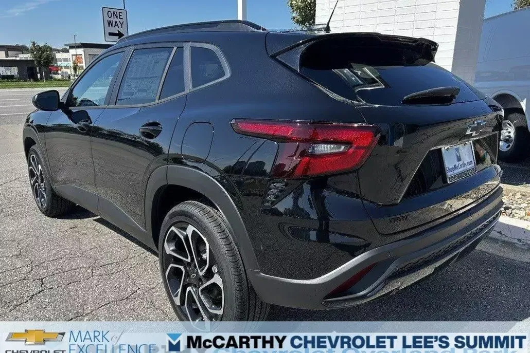 2025 Chevrolet Trax photo 1