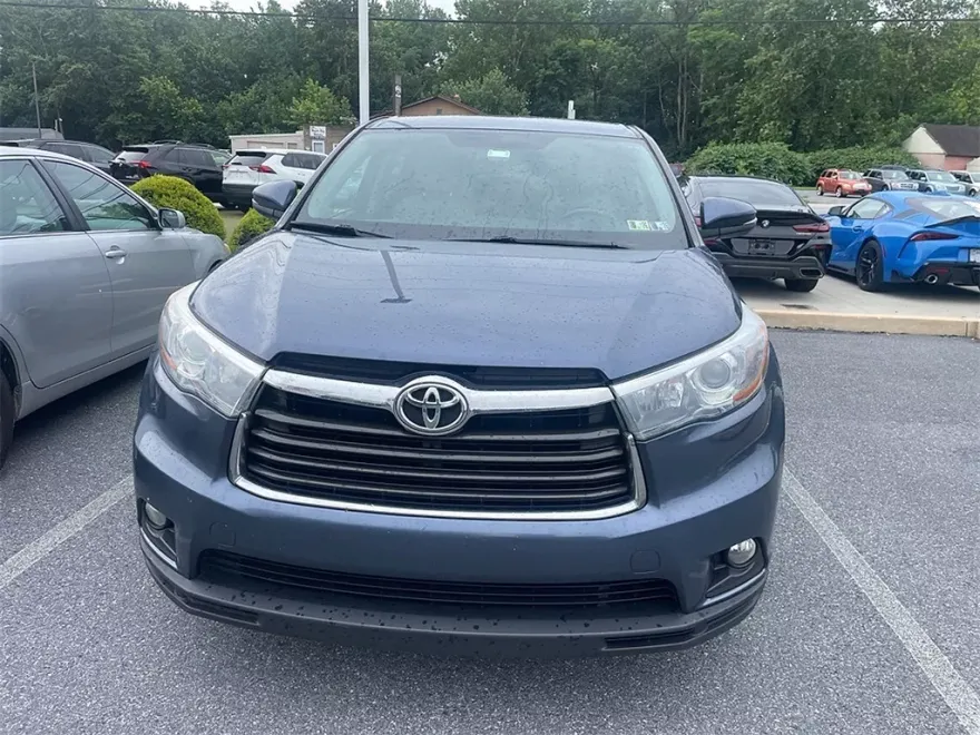 2015 Toyota Highlander LE Plus photo 1