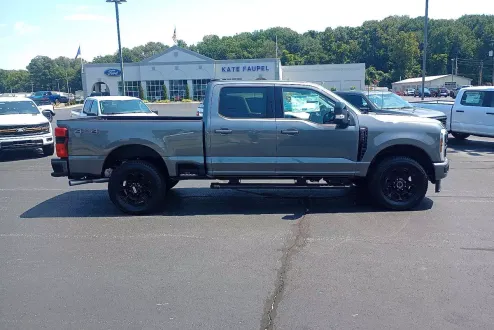 2026 Ford F-250 Lariat photo 2
