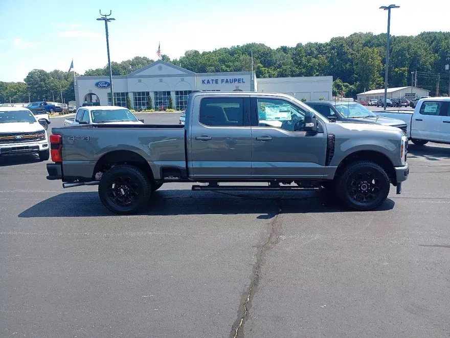 2026 Ford F-250 Lariat photo 2
