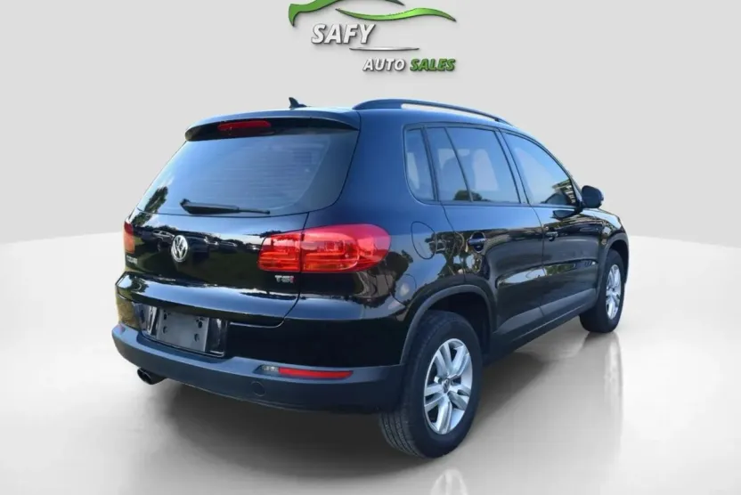 2017 Volkswagen Tiguan Sport photo 1