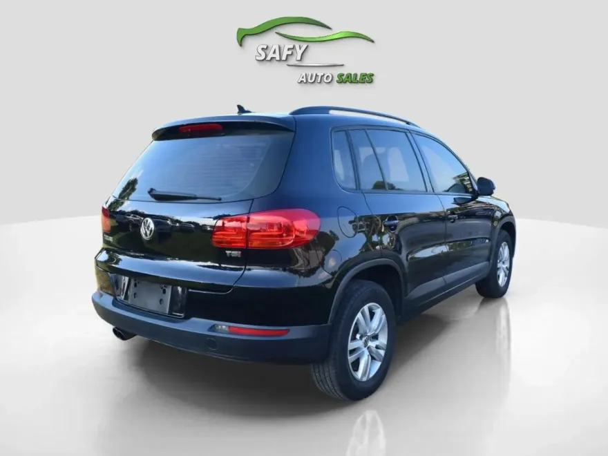 2017 Volkswagen Tiguan Sport photo 1
