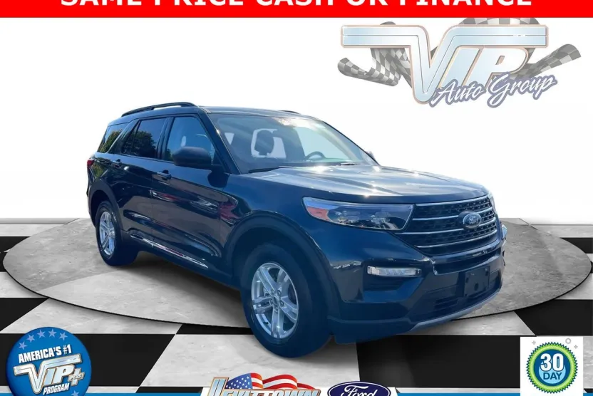 2022 Ford Explorer XLT photo 1