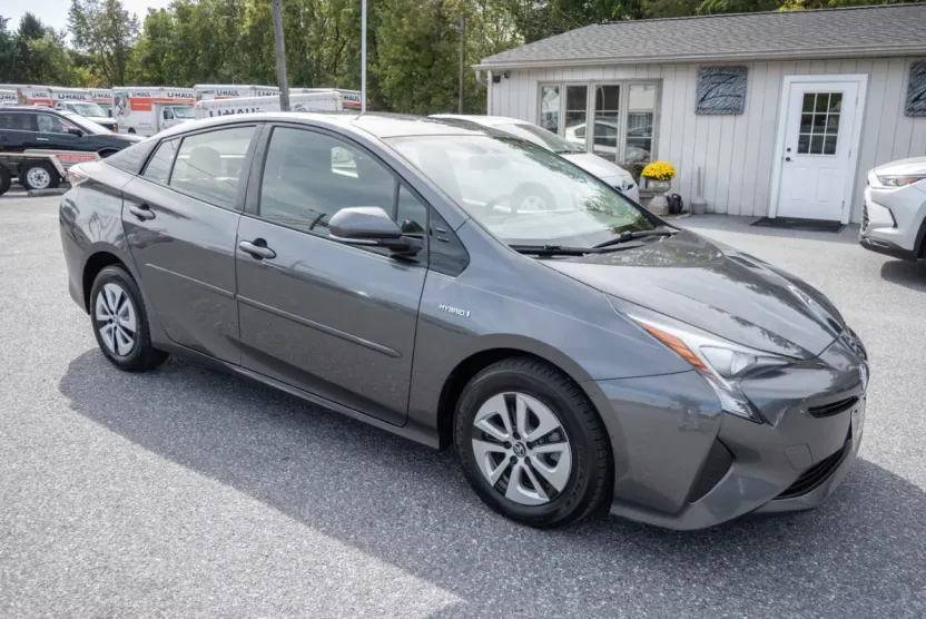 2016 Toyota Prius Two Eco photo 1