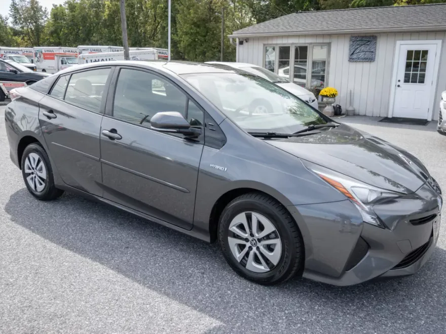 2016 Toyota Prius Two Eco photo 1