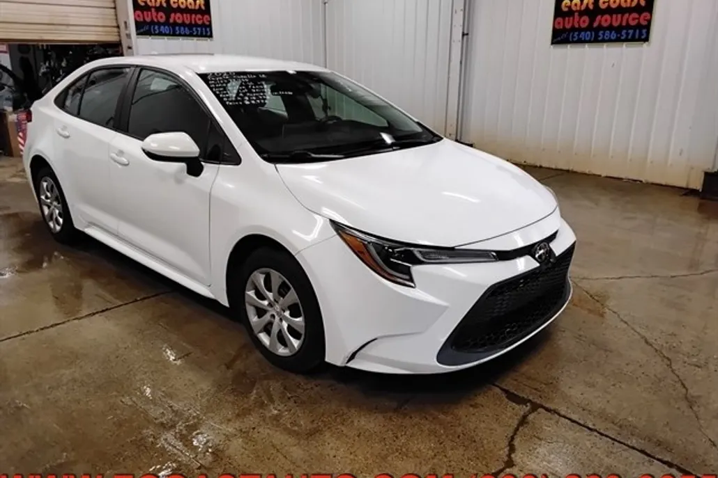2020 Toyota Corolla LE photo 1