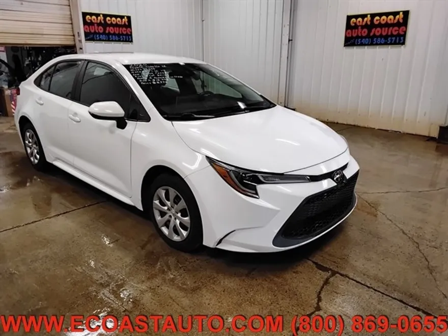 2020 Toyota Corolla LE photo 1