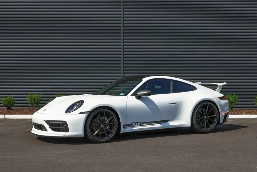 2024 Porsche 911 T photo 1