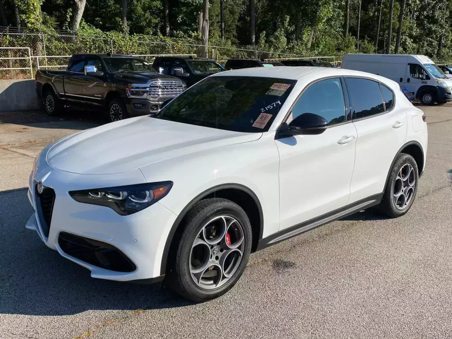 2024 Alfa Romeo Stelvio Sprint photo 1