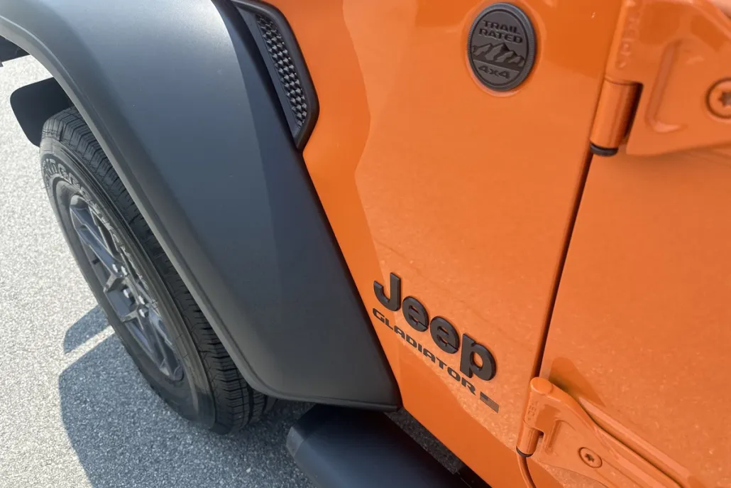 2025 Jeep Gladiator Sport S photo 1