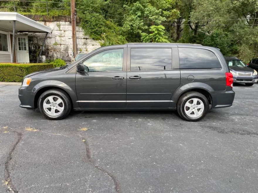 2012 Dodge Grand Caravan SXT photo 1