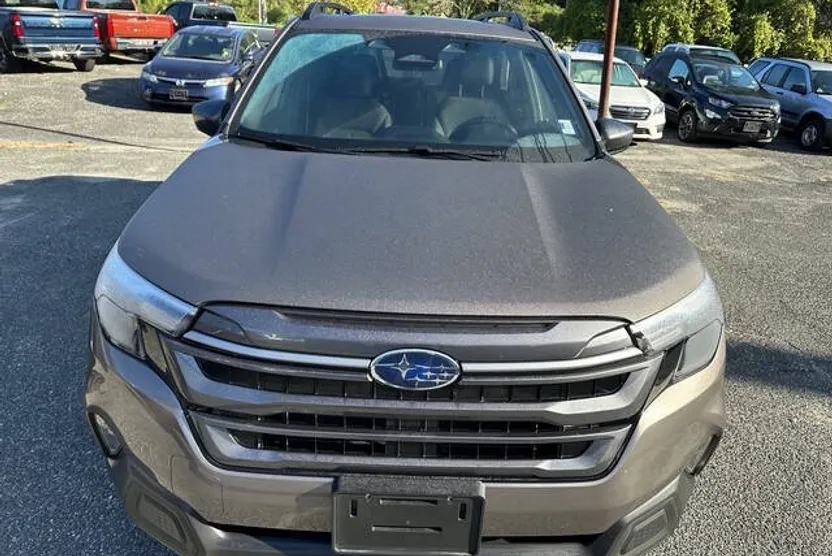 2025 Subaru Forester Premium Base photo 1