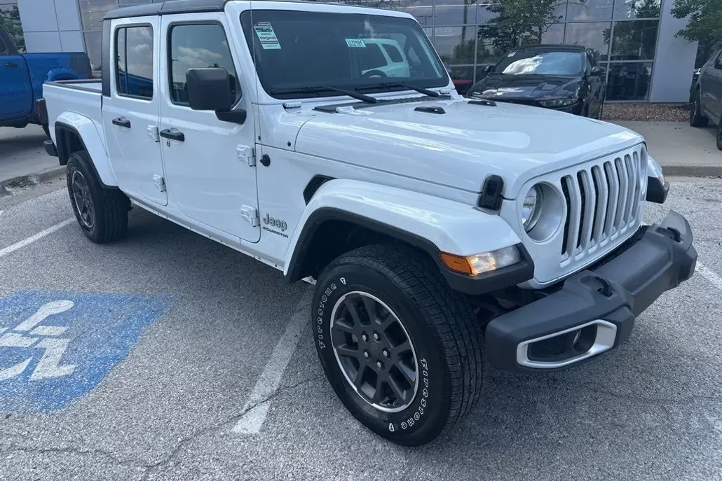 2023 Jeep Gladiator Overland photo 1