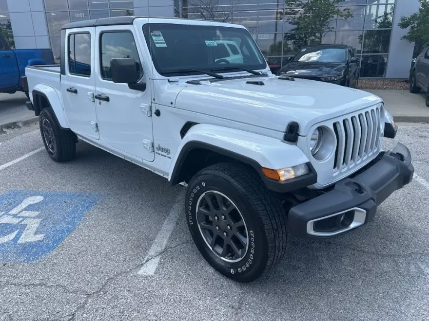 2023 Jeep Gladiator Overland photo 1