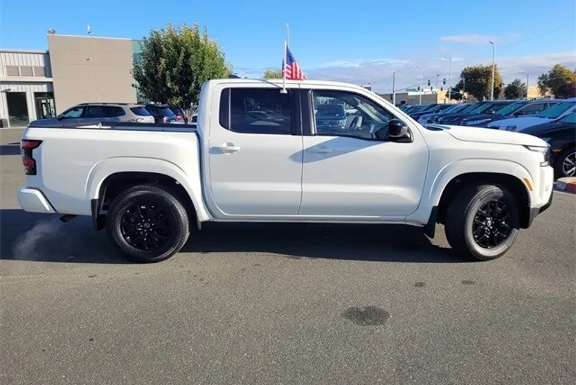 2023 Nissan Frontier SV photo 1