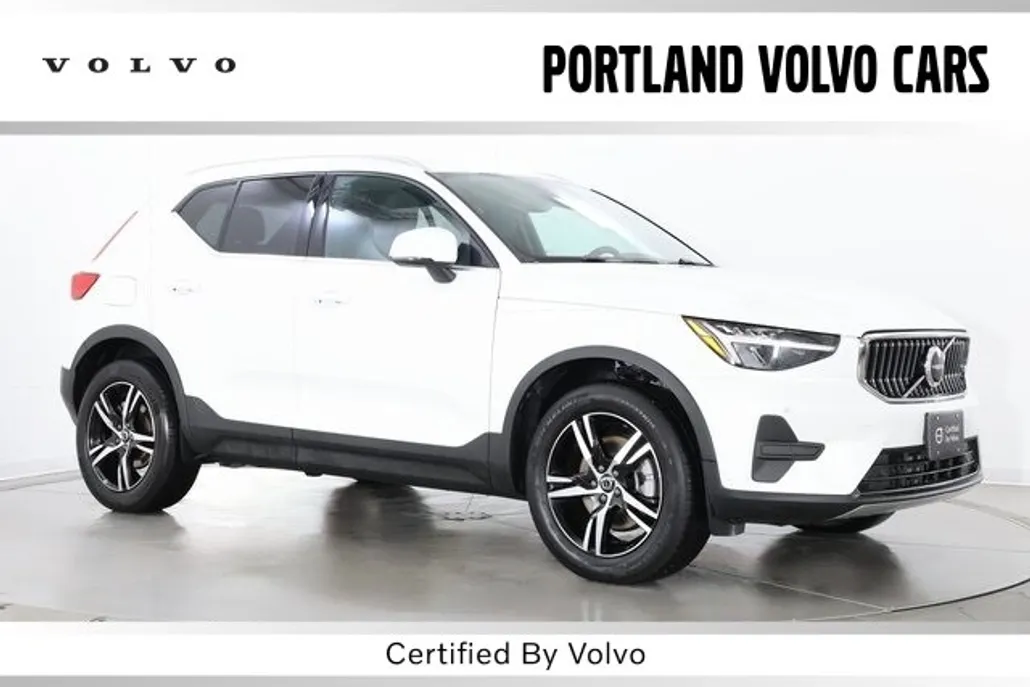 2025 Volvo XC40 Core photo 1
