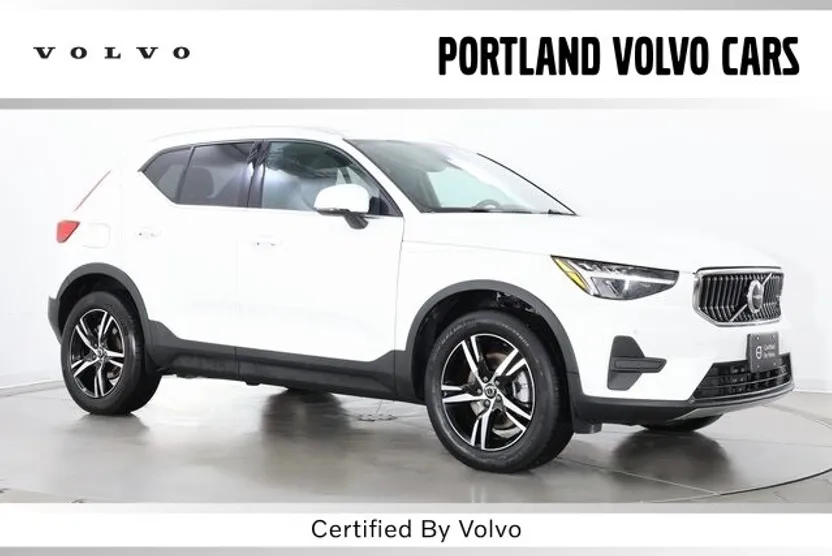 2025 Volvo XC40 Core photo 1
