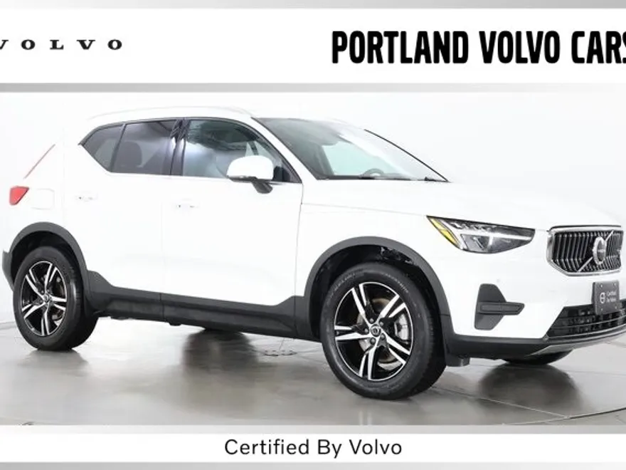 2025 Volvo XC40 Core photo 1