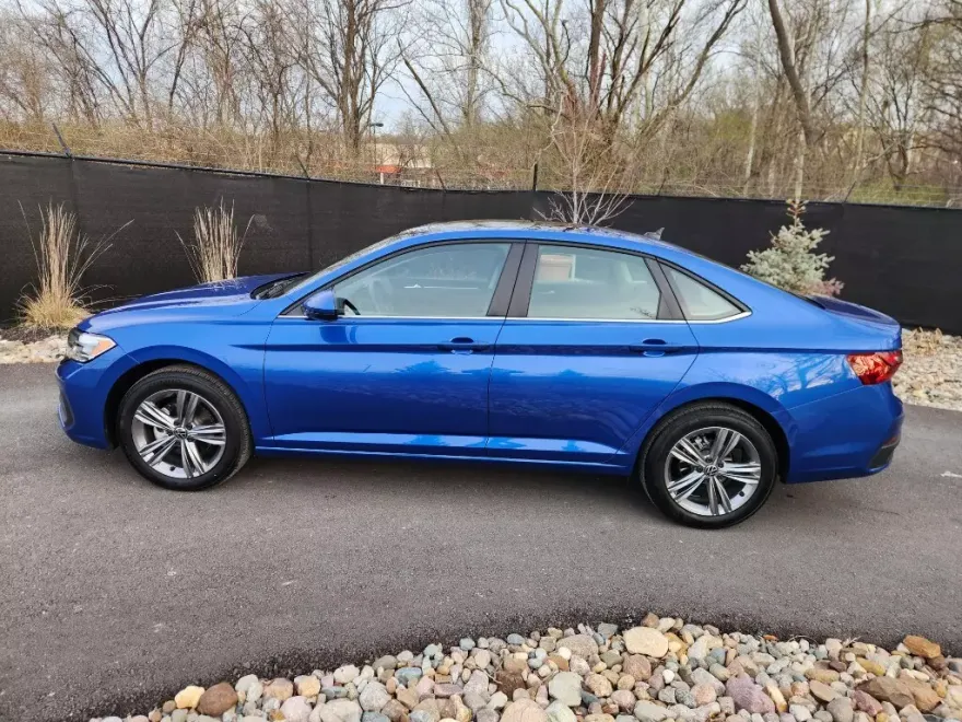 2024 Volkswagen Jetta 1.5T SE photo 2