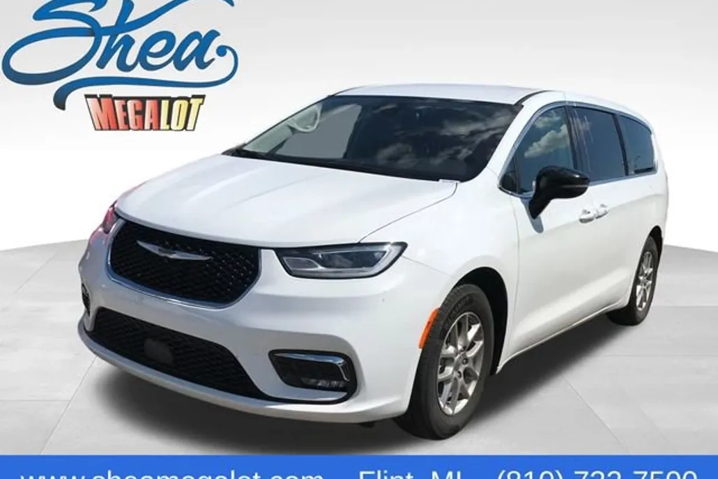 2024 Chrysler Pacifica Touring L photo 1