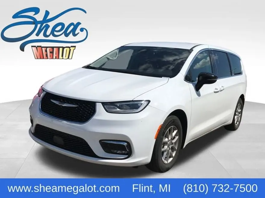 2024 Chrysler Pacifica Touring L photo 1