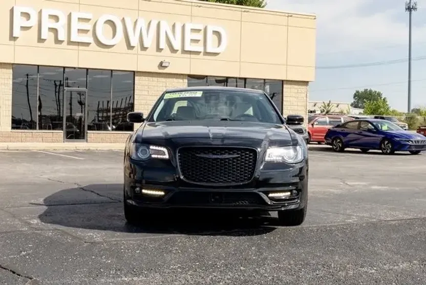 2021 Chrysler 300 Touring L photo 1
