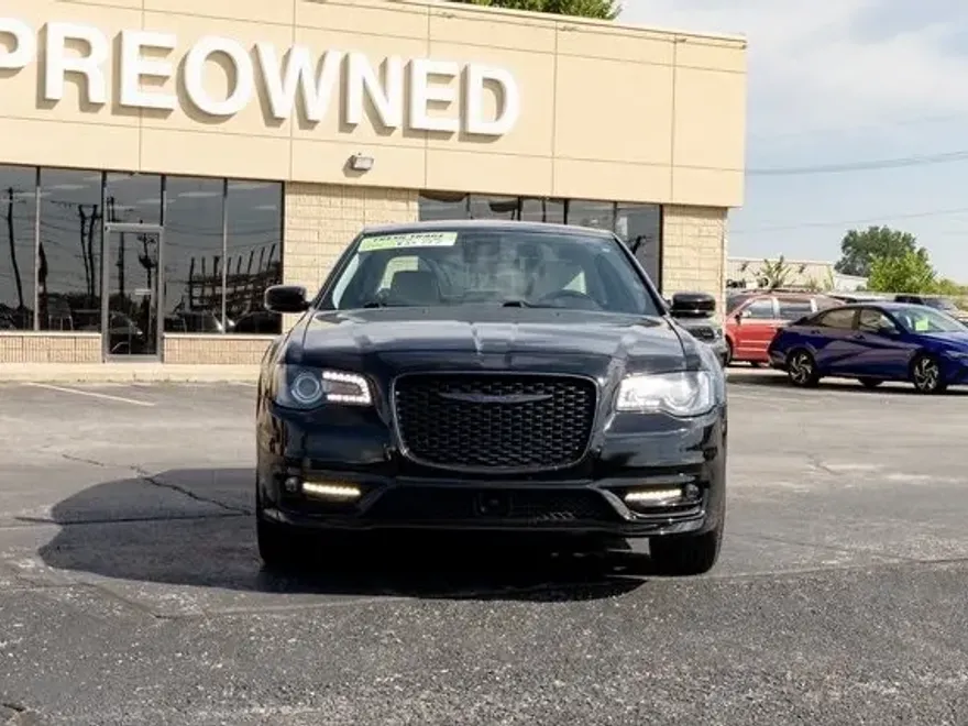 2021 Chrysler 300 Touring L photo 1