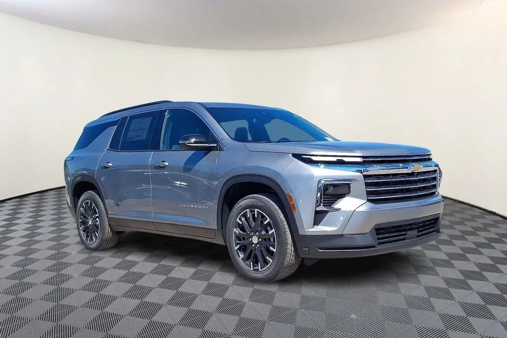2025 Chevrolet Traverse photo 1