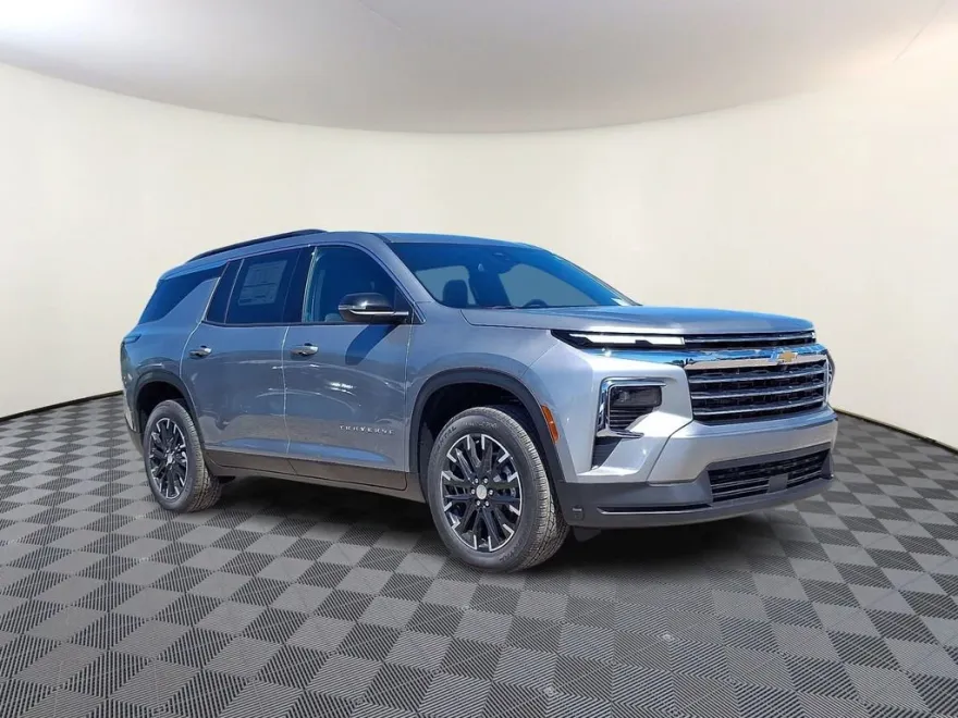2025 Chevrolet Traverse photo 1