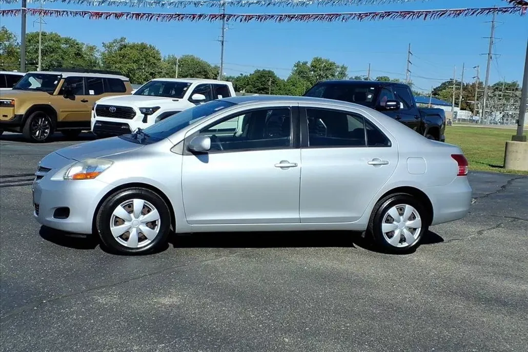 2007 Toyota Yaris Base photo 1