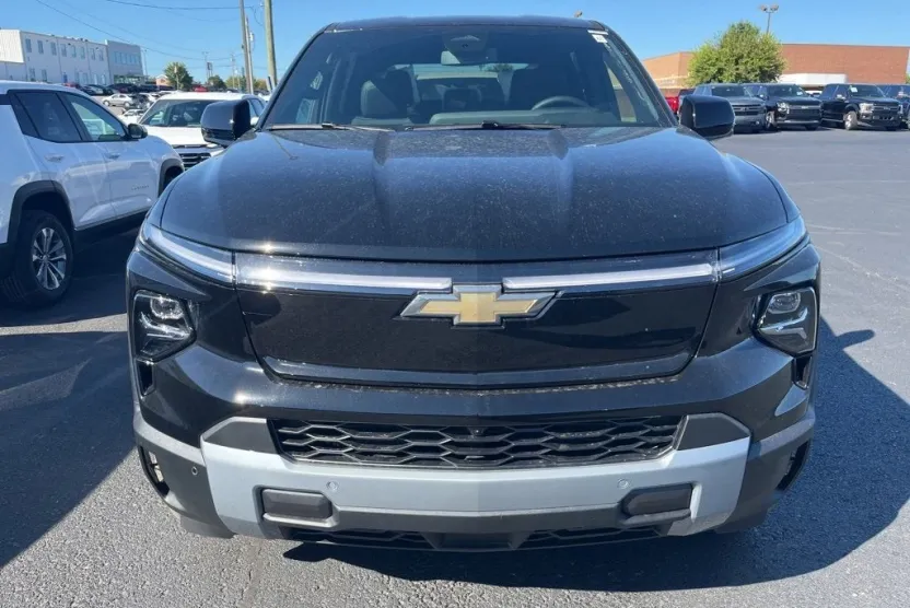 2026 Chevrolet Silverado EV LT photo 1