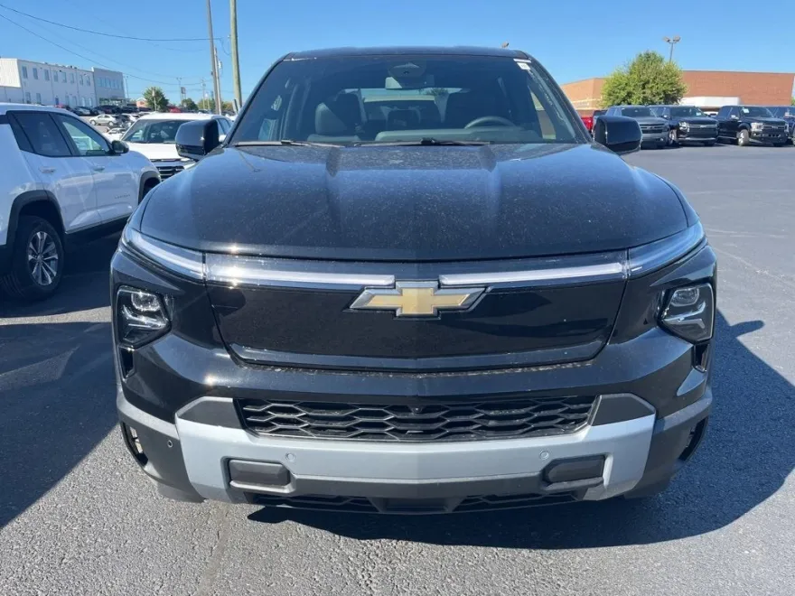 2026 Chevrolet Silverado EV LT photo 1