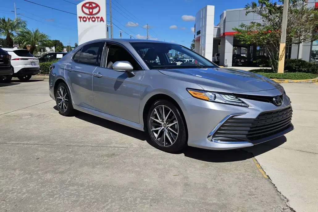 2023 Toyota Camry XLE photo 1